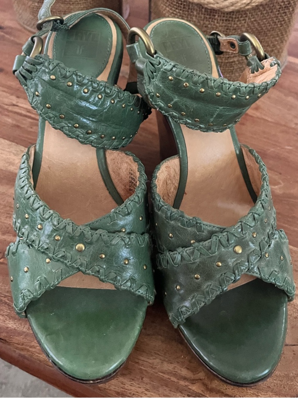 FRYE Piper X Strap Leather Sandals in Sage Green EUC